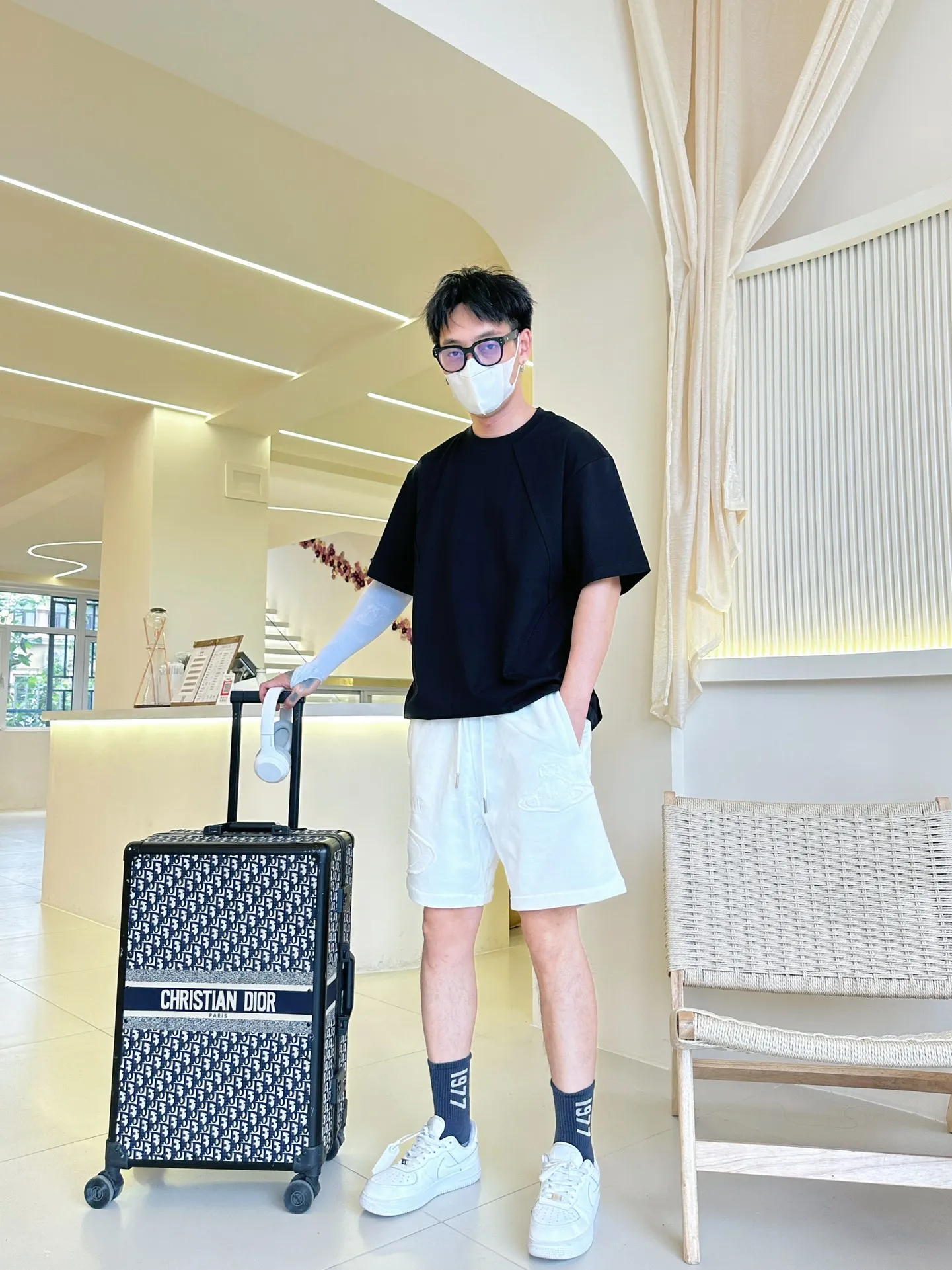 The Queen Mother's three-standard complete 2026 summer New Arrival men's casual shorts, advanced custom-made fabric Breathable fabric, Breathable elasticity and comfort, impeccable details, top-grade accessories, original logo design concept, delicate and soft feel! The upper body fit is awesome! Size: M-XXXL Please state your height and weight when ordering